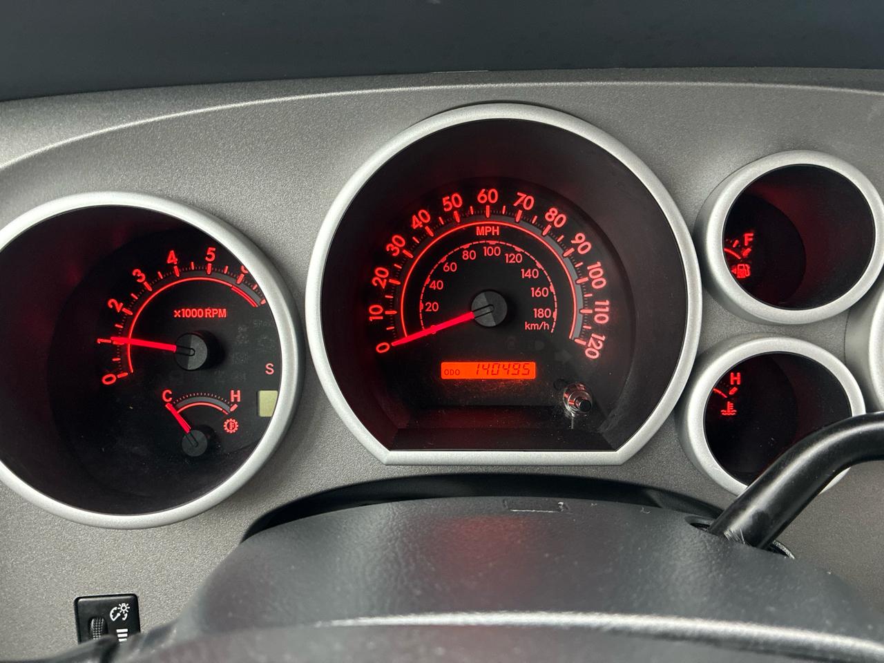 Toyota Tundra Tundra-Grade CrewMax 5.7L 4WD 2012