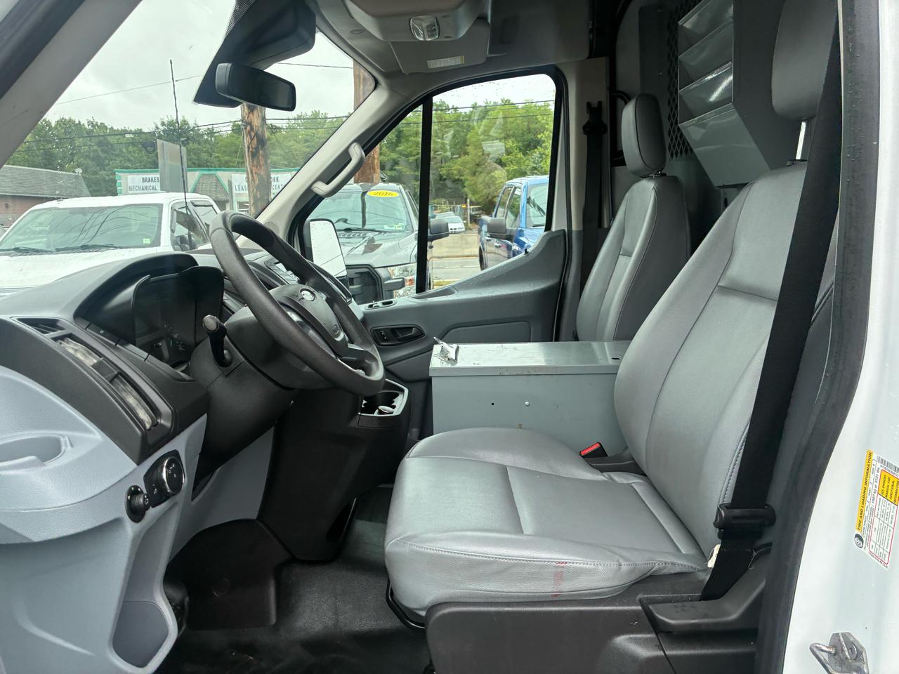 Ford Transit 250 Van Med. Roof w/Sliding Pass. 148-in. WB 2019