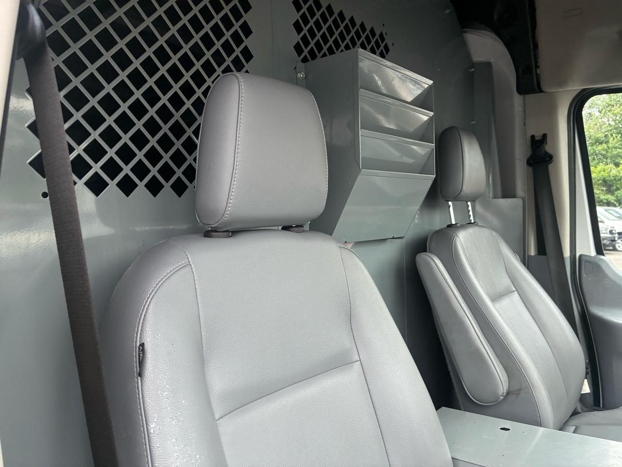Ford Transit 250 Van Med. Roof w/Sliding Pass. 148-in. WB 2019