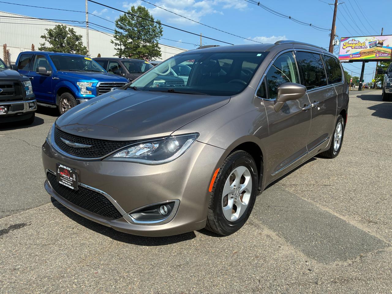 2017 Chrysler Pacifica Touring-L Plus's photo