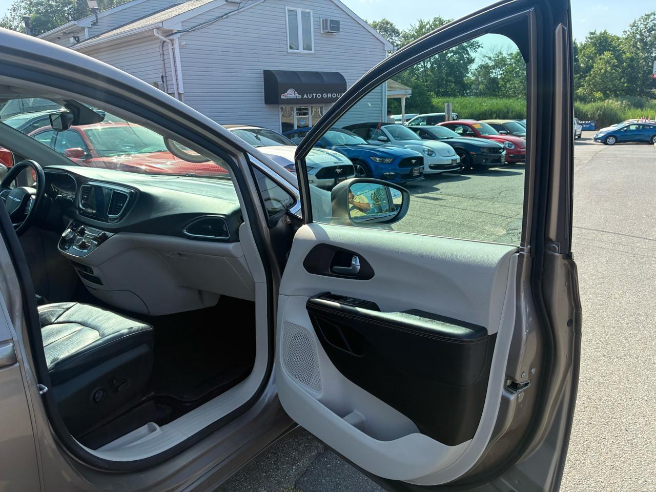 Chrysler Pacifica Touring-L Plus 2017