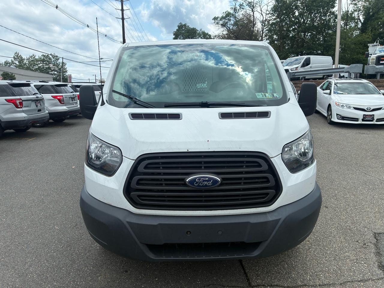 Ford Transit 150 Van Low Roof w/Sliding Pass. 148-in. WB 2015