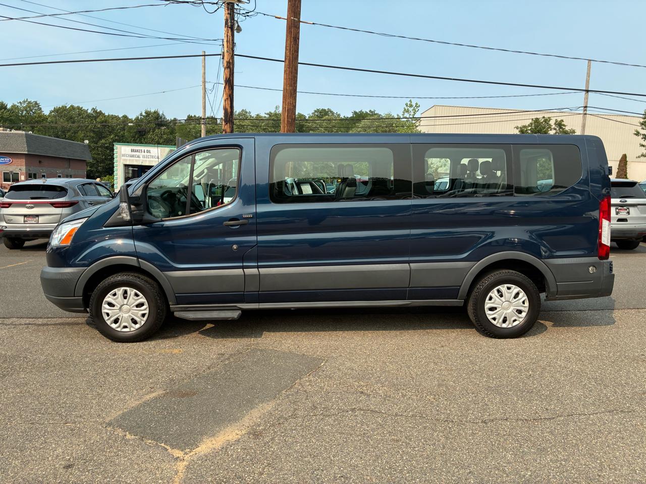 Ford Transit 350 Wagon Low Roof XL w/Sliding Pass. 148-in. WB 2018