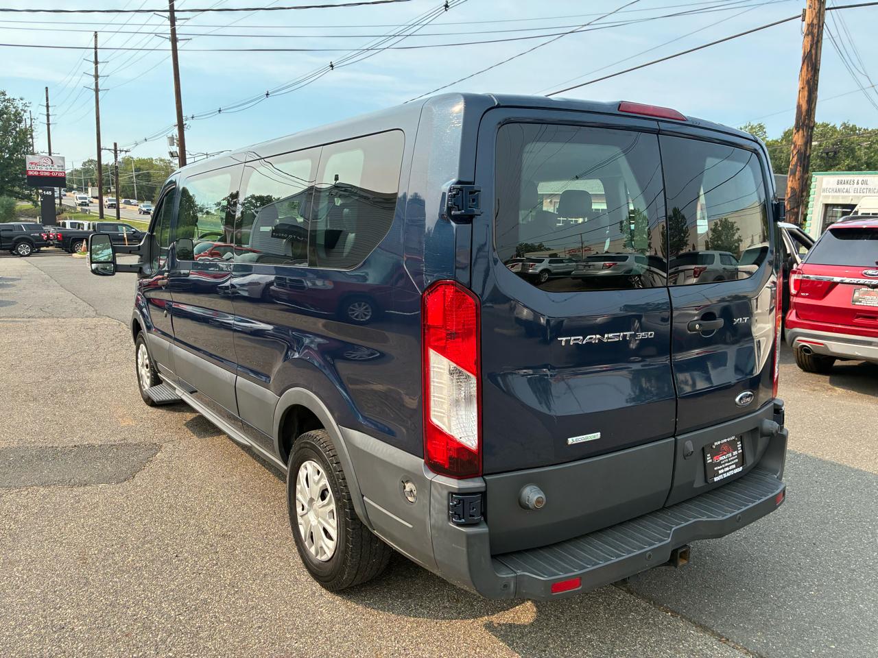 Ford Transit 350 Wagon Low Roof XL w/Sliding Pass. 148-in. WB 2018