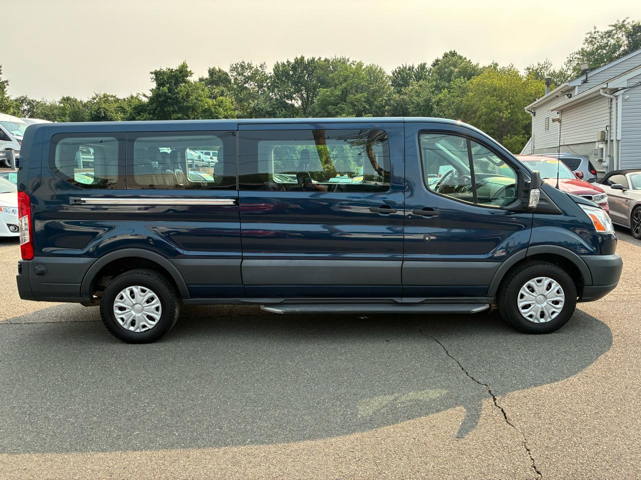 Ford Transit 350 Wagon Low Roof XL w/Sliding Pass. 148-in. WB 2018
