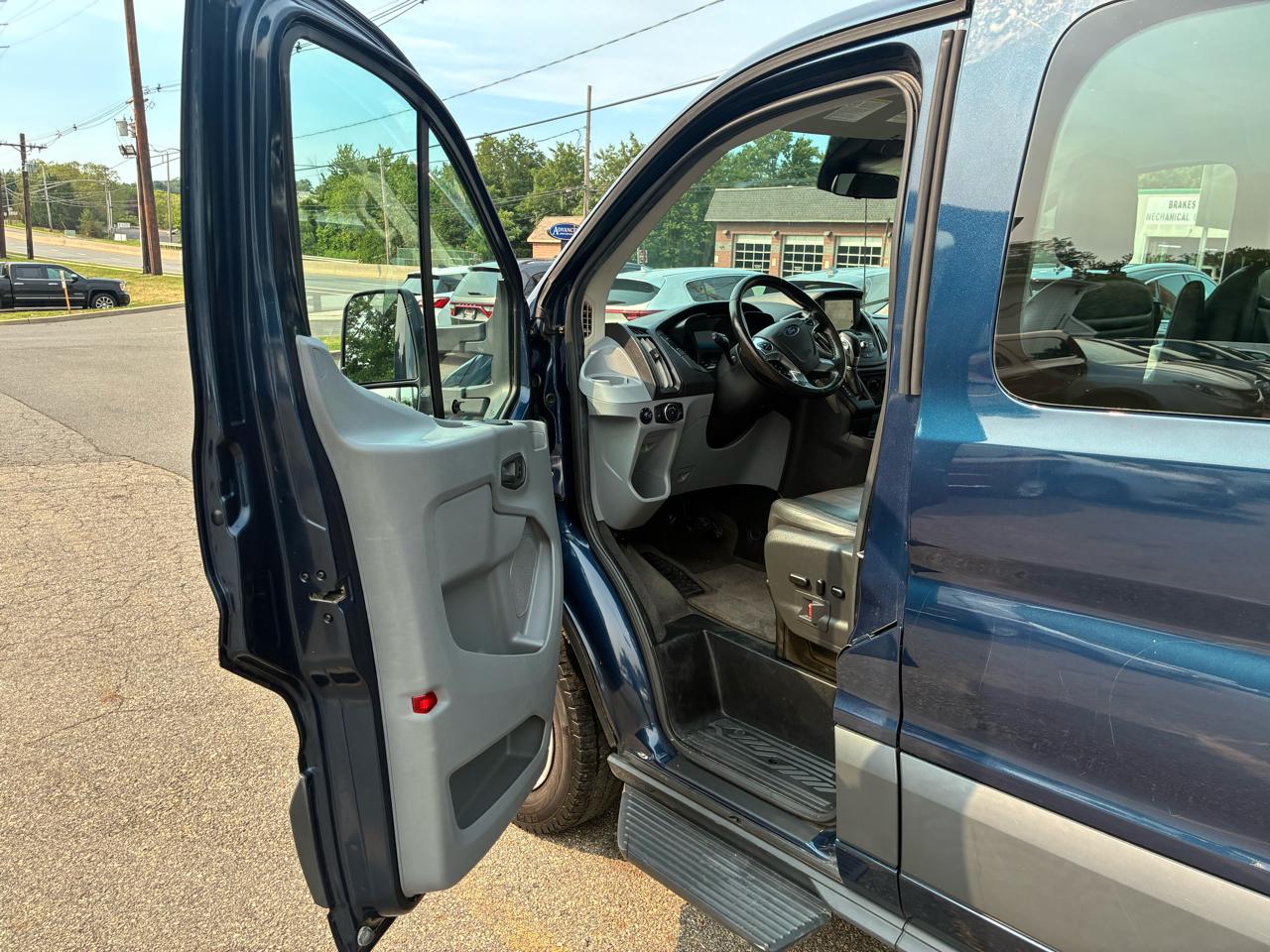 Ford Transit 350 Wagon Low Roof XL w/Sliding Pass. 148-in. WB 2018