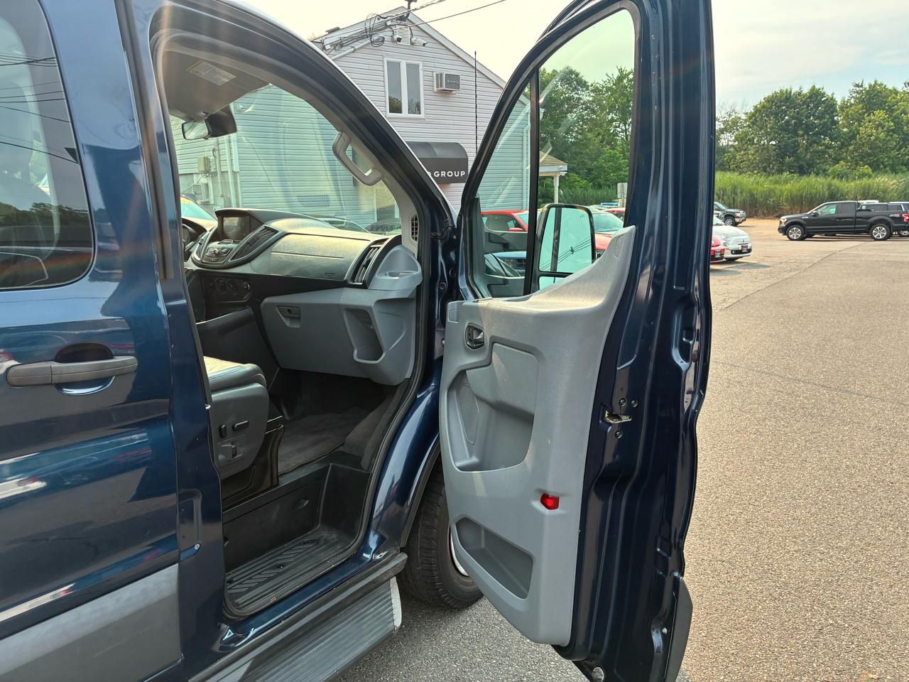 Ford Transit 350 Wagon Low Roof XL w/Sliding Pass. 148-in. WB 2018