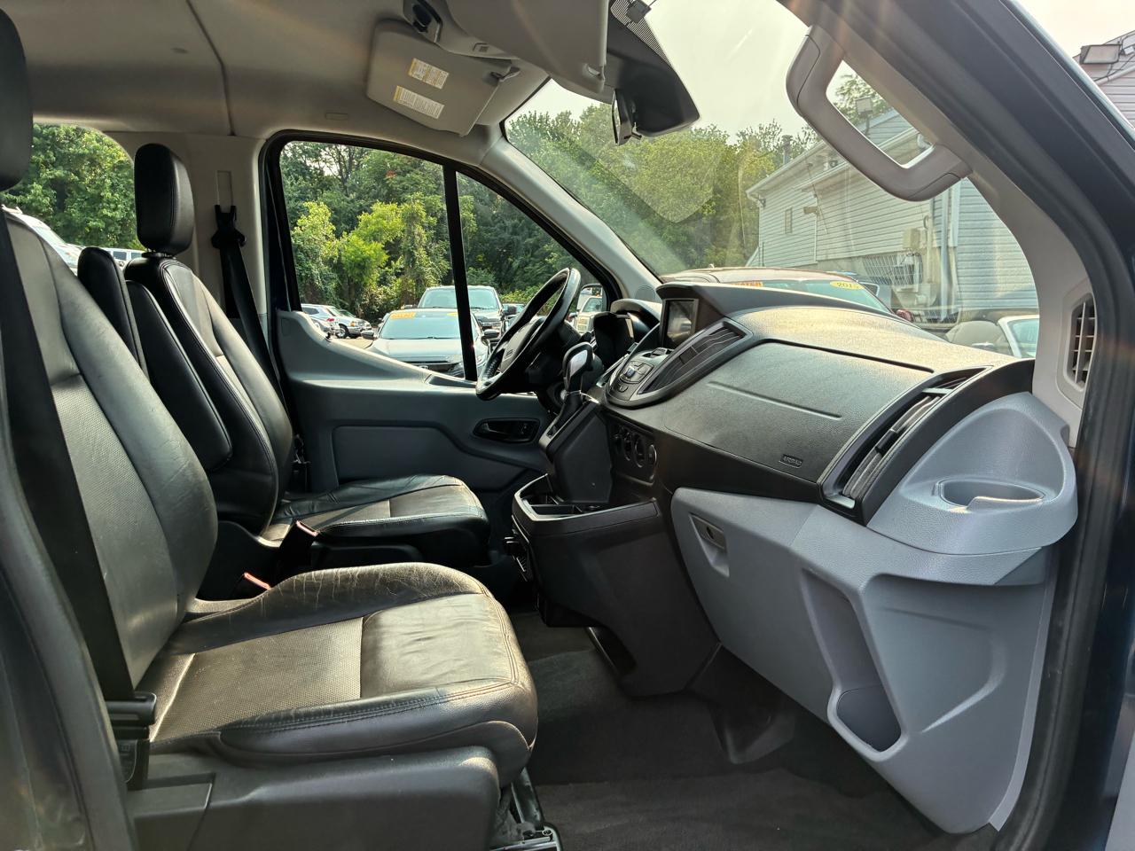 Ford Transit 350 Wagon Low Roof XL w/Sliding Pass. 148-in. WB 2018
