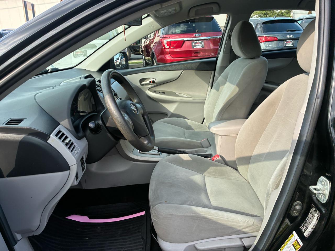 Toyota Corolla LE 4-Speed AT 2012