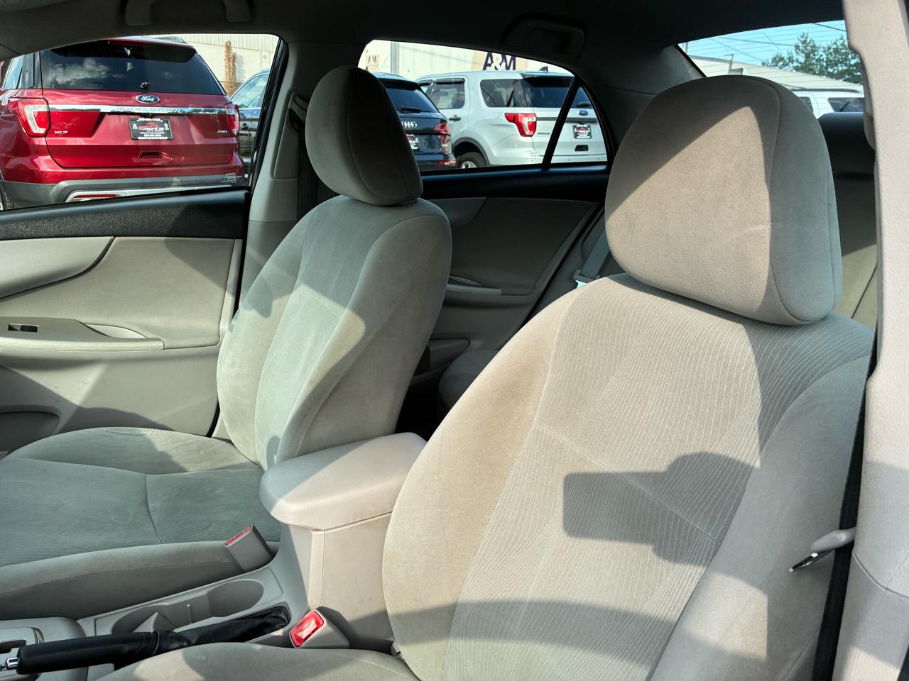 Toyota Corolla LE 4-Speed AT 2012