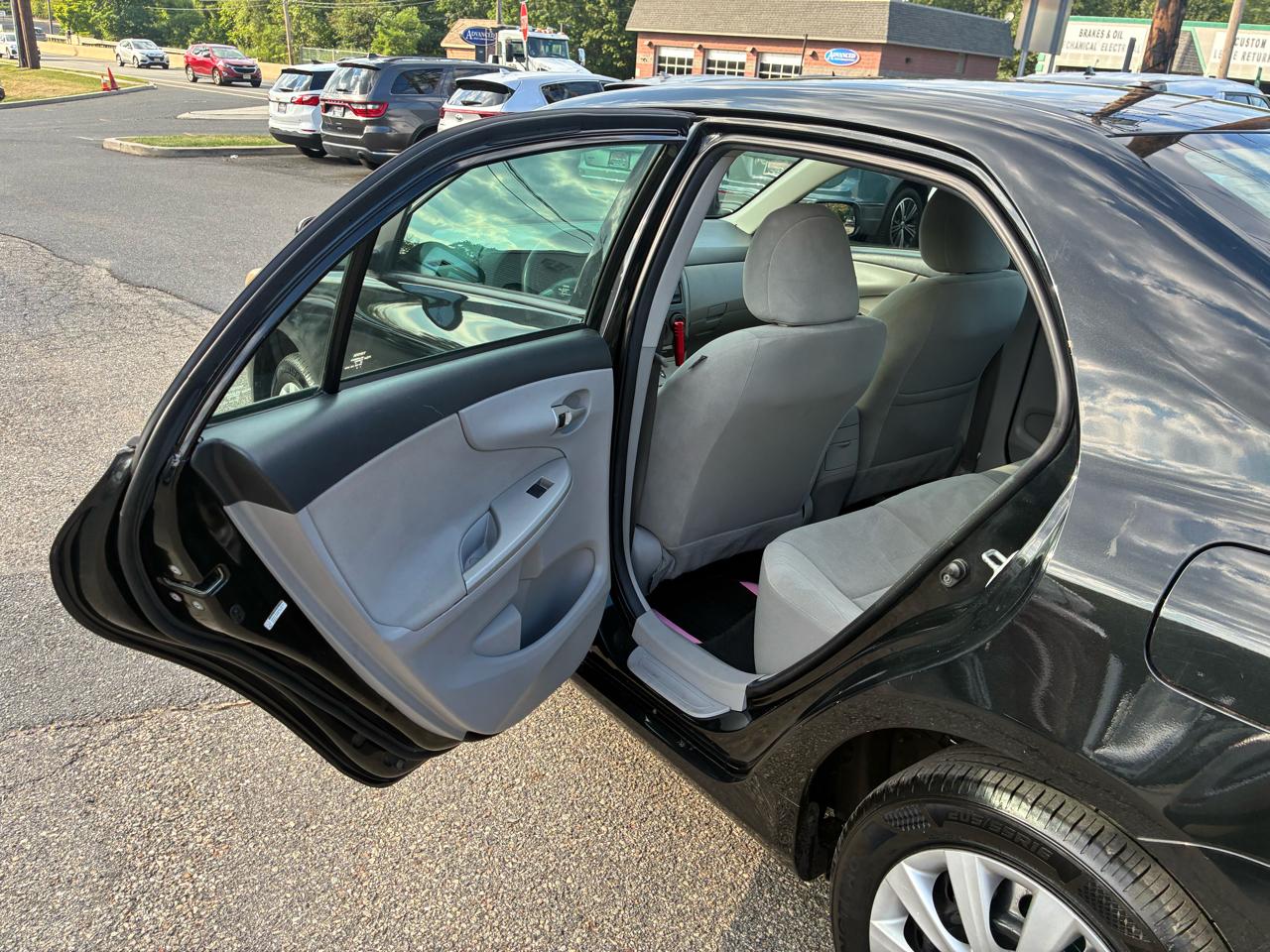 Toyota Corolla LE 4-Speed AT 2012
