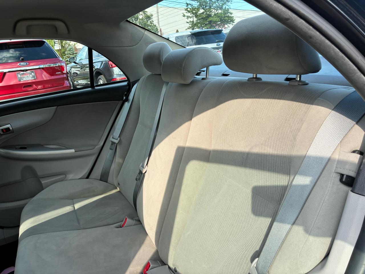 Toyota Corolla LE 4-Speed AT 2012