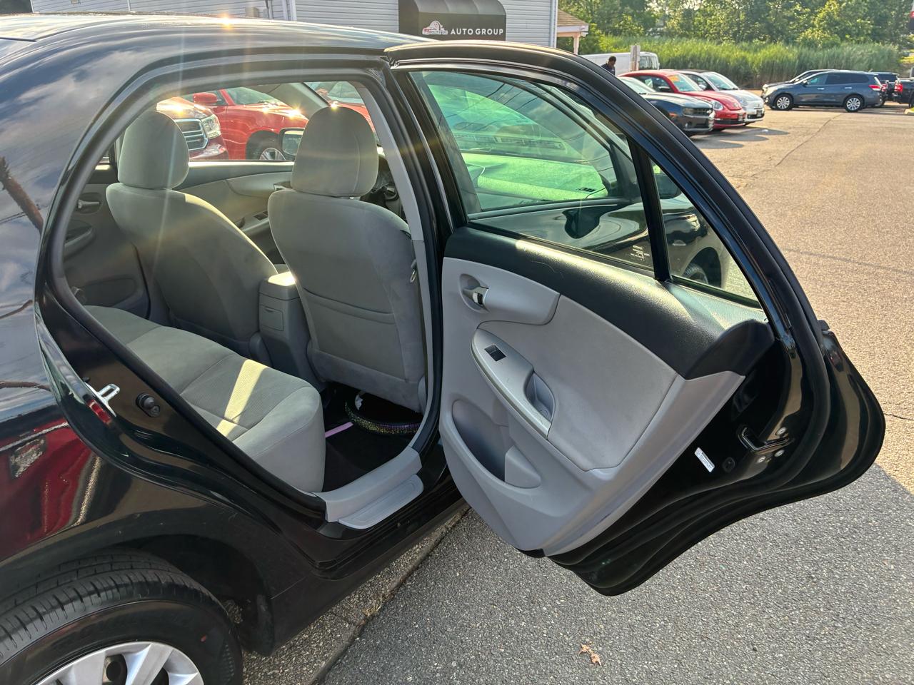 Toyota Corolla LE 4-Speed AT 2012