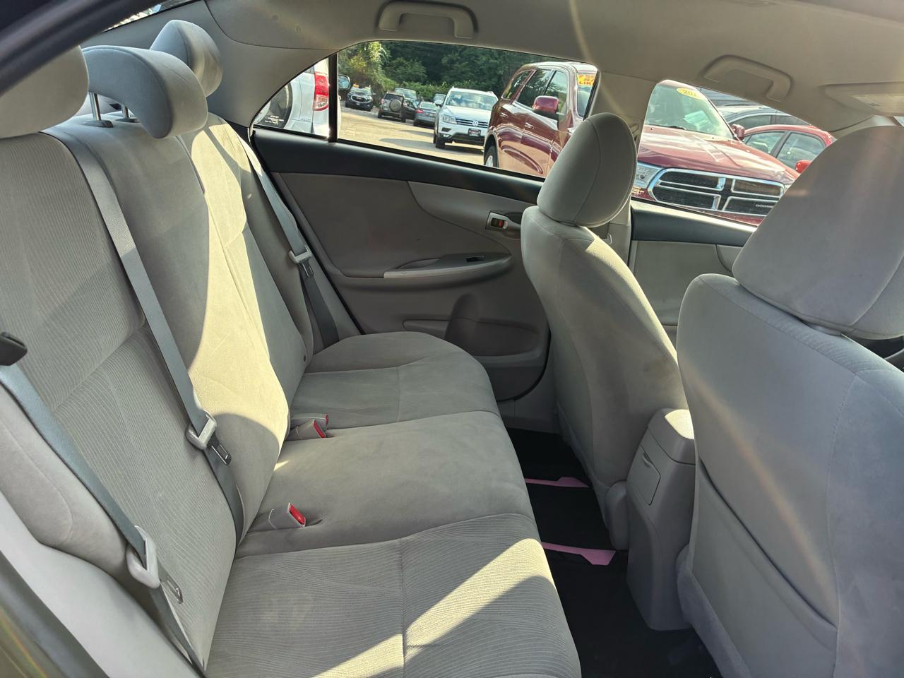 Toyota Corolla LE 4-Speed AT 2012