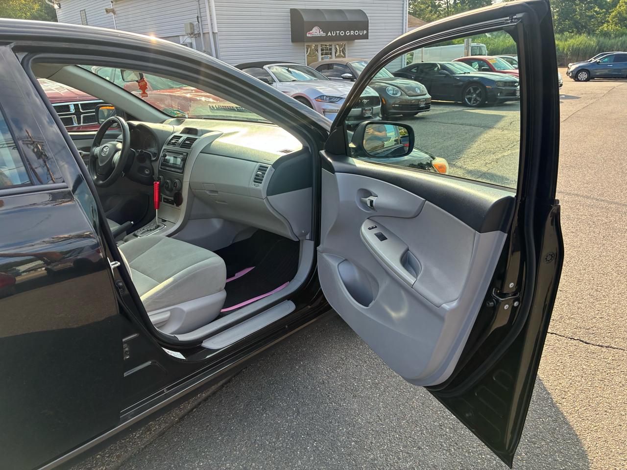 Toyota Corolla LE 4-Speed AT 2012