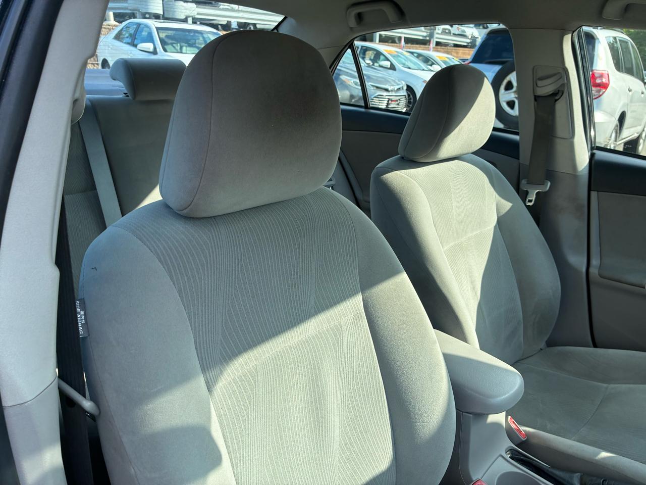 Toyota Corolla LE 4-Speed AT 2012