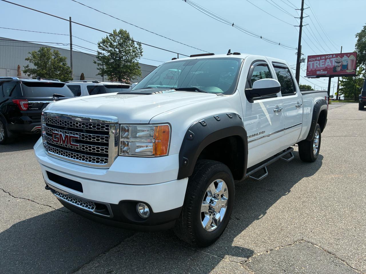 GMC Sierra 2500HD Denali Crew Cab 4WD 2014