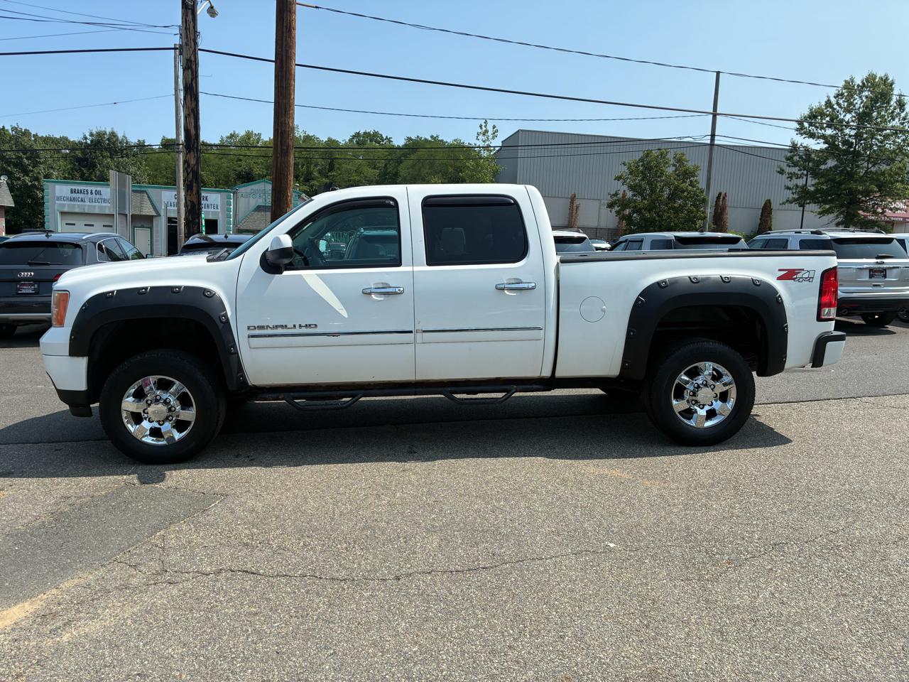 GMC Sierra 2500HD Denali Crew Cab 4WD 2014