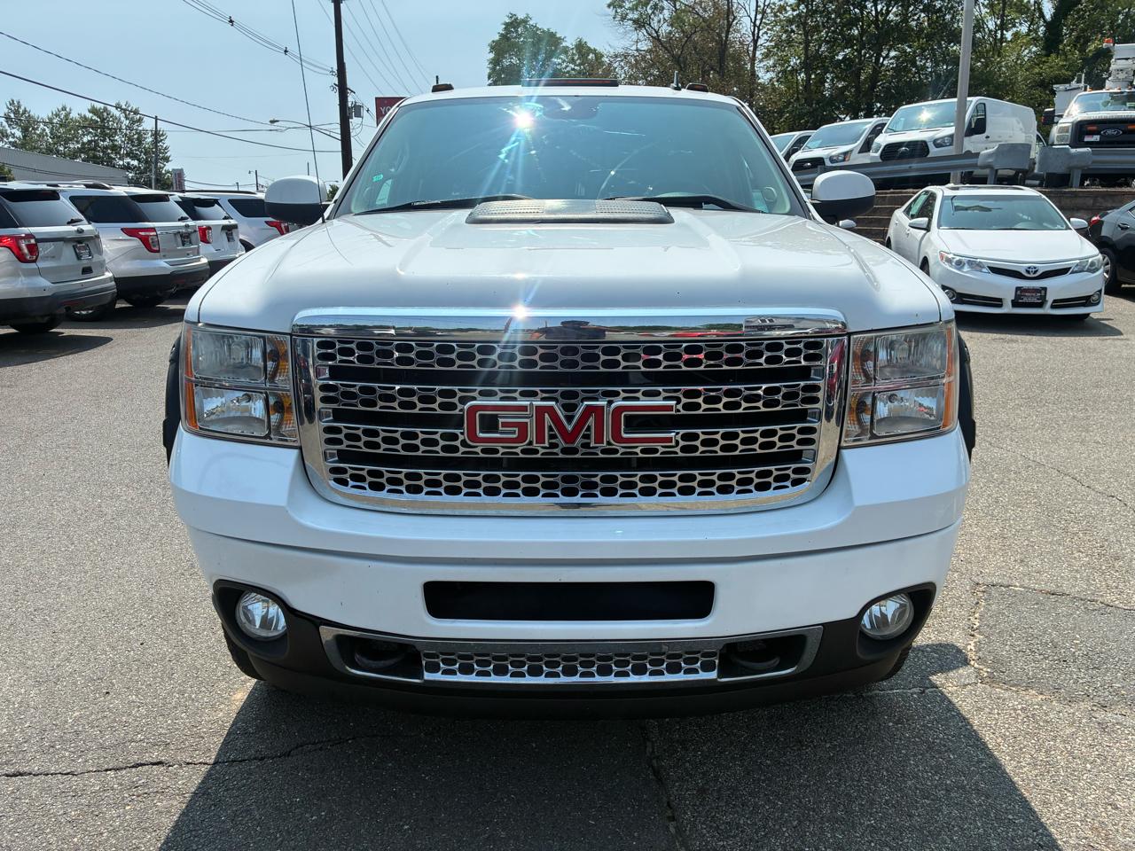 GMC Sierra 2500HD Denali Crew Cab 4WD 2014