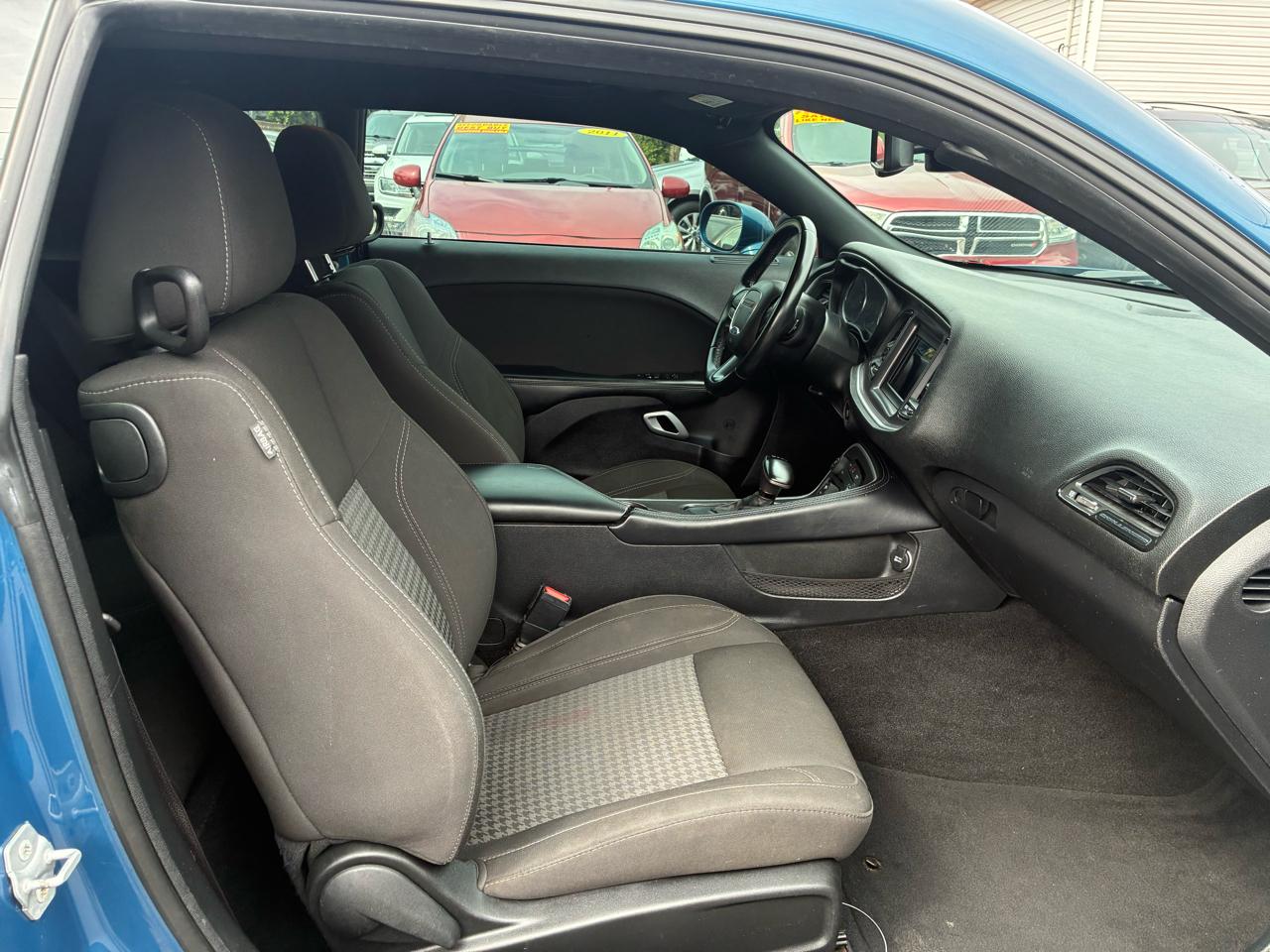 Dodge Challenger SXT 2021