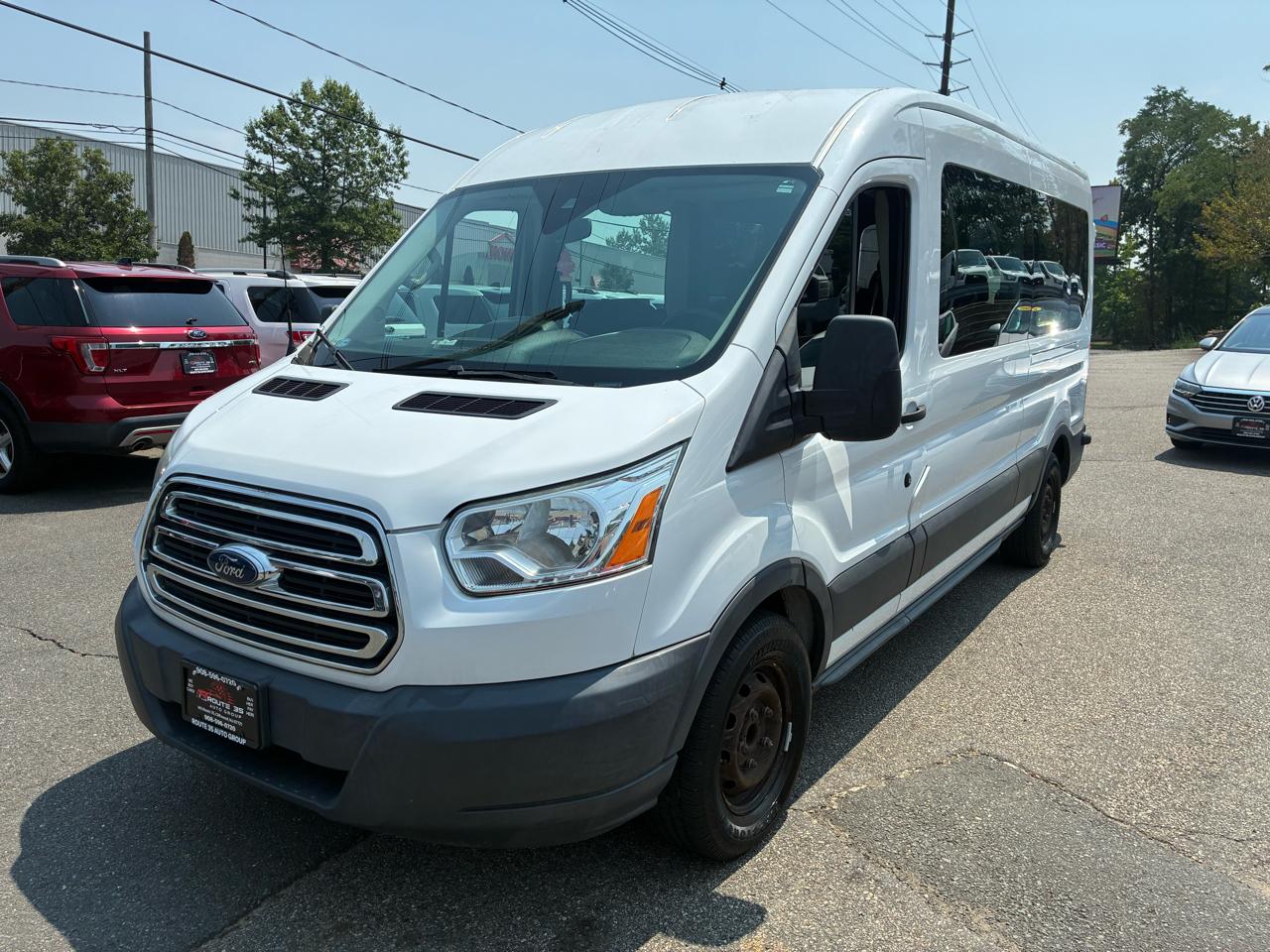 2015 Ford Transit 350 Wagon Med. Roof XL w/Sliding Pass. 148-in. WB