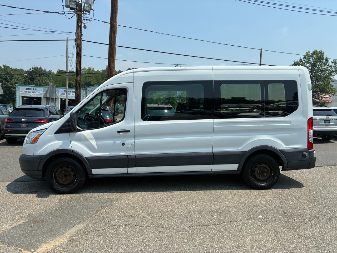Ford Transit 350 Wagon Med. Roof XL w/Sliding Pass. 148-in. WB 2015
