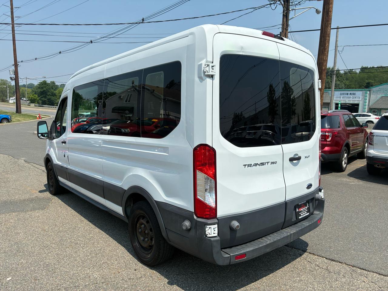 Ford Transit 350 Wagon Med. Roof XL w/Sliding Pass. 148-in. WB 2015