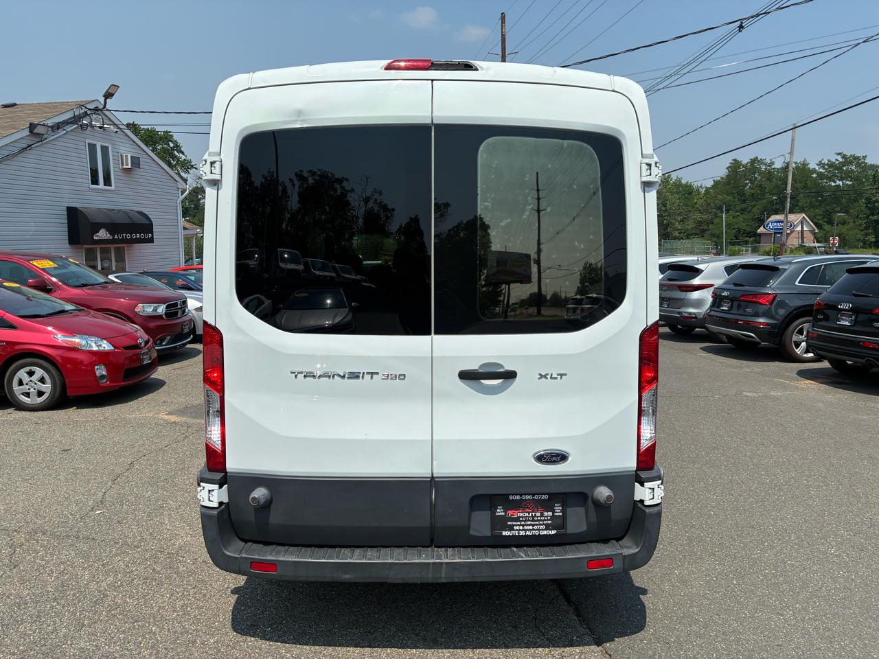 Ford Transit 350 Wagon Med. Roof XL w/Sliding Pass. 148-in. WB 2015