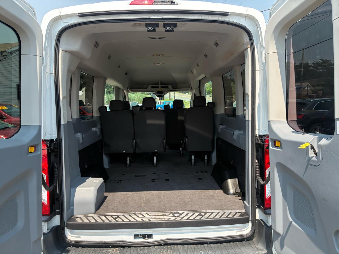 Ford Transit 350 Wagon Med. Roof XL w/Sliding Pass. 148-in. WB 2015