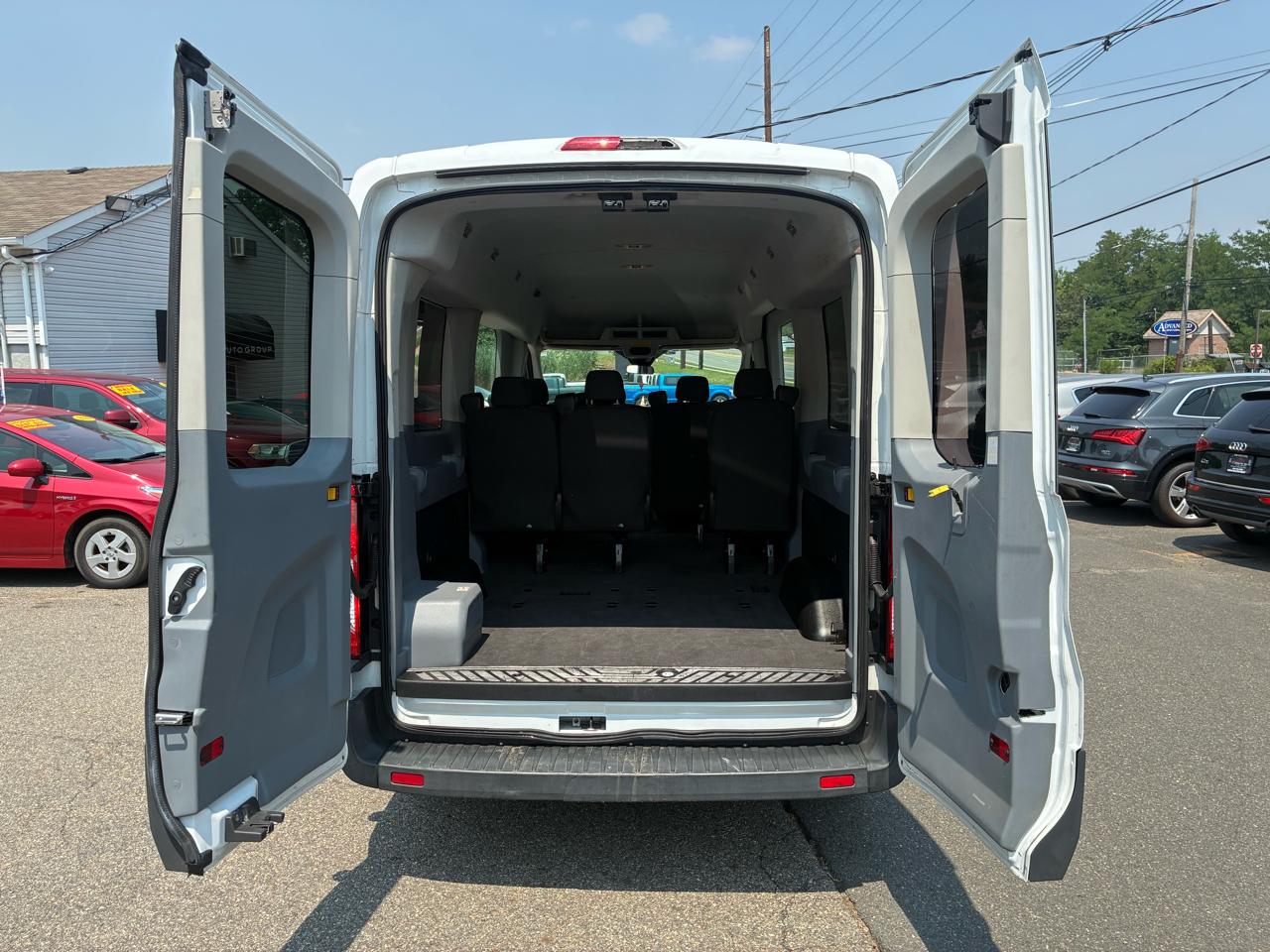 Ford Transit 350 Wagon Med. Roof XL w/Sliding Pass. 148-in. WB 2015