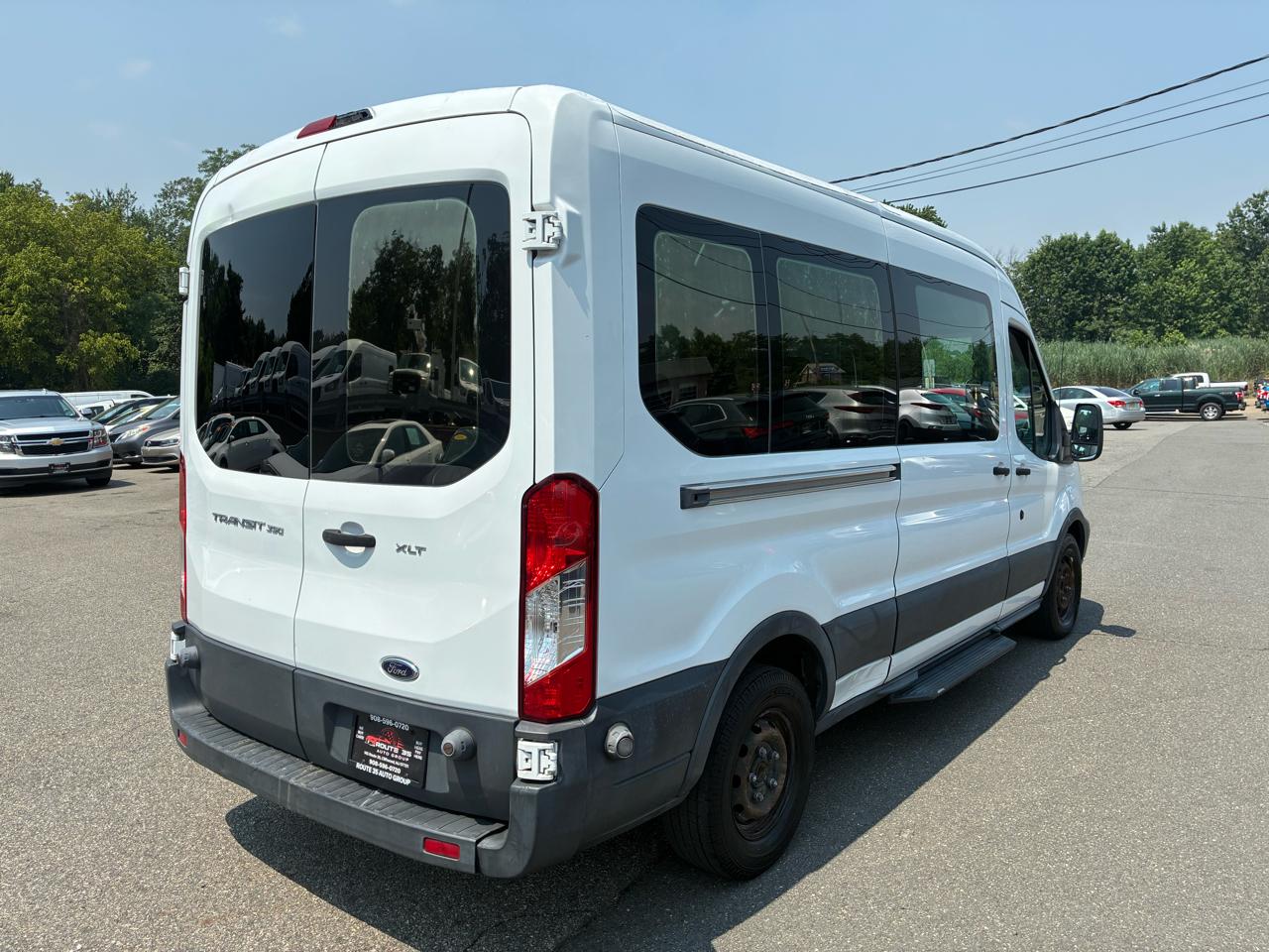 Ford Transit 350 Wagon Med. Roof XL w/Sliding Pass. 148-in. WB 2015