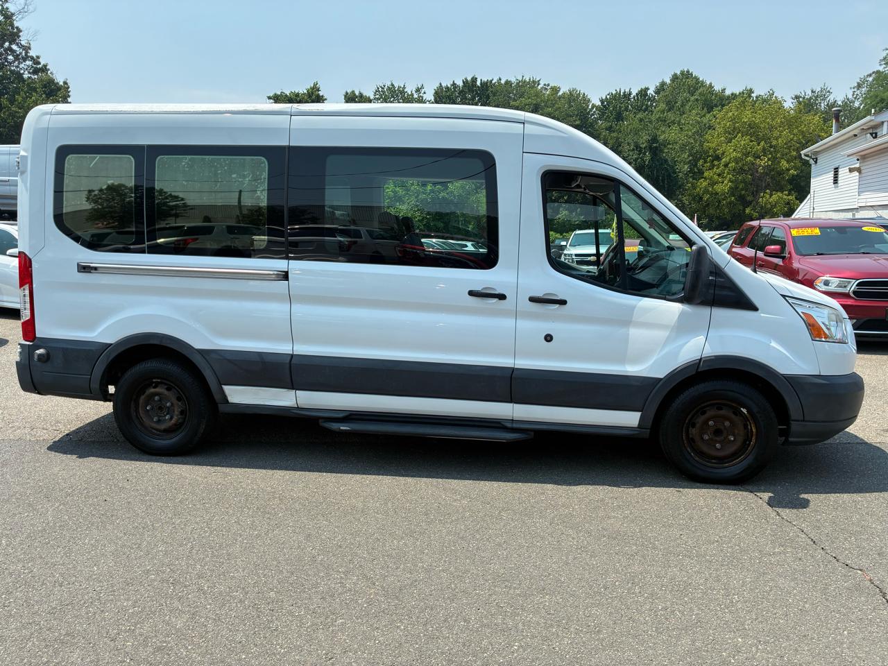 Ford Transit 350 Wagon Med. Roof XL w/Sliding Pass. 148-in. WB 2015