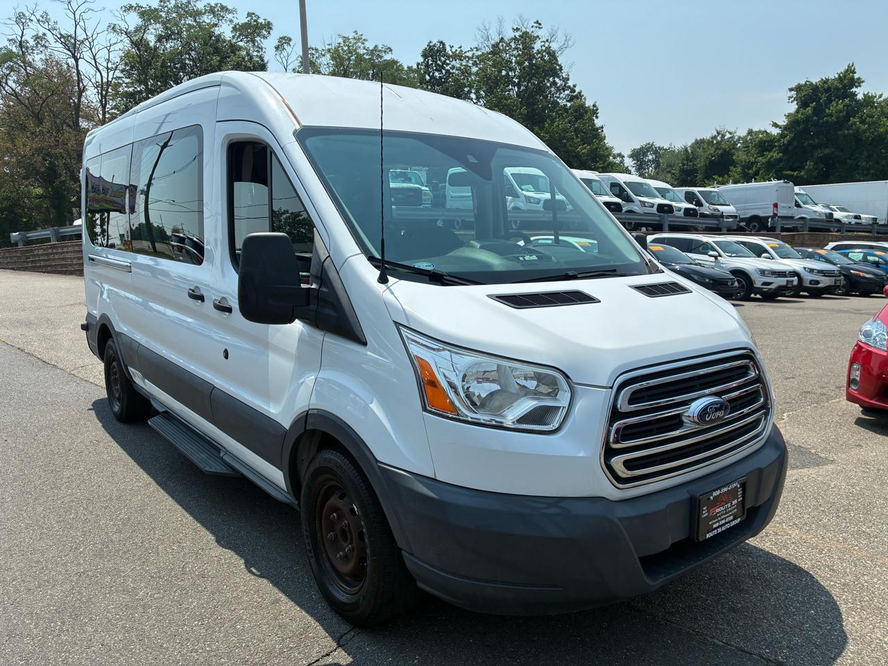 Ford Transit 350 Wagon Med. Roof XL w/Sliding Pass. 148-in. WB 2015