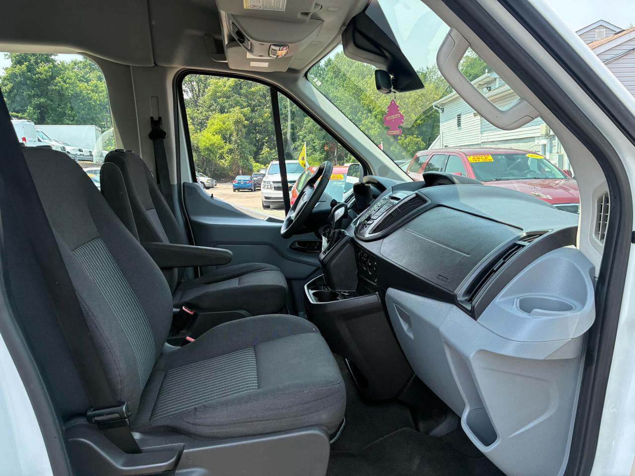 Ford Transit 350 Wagon Med. Roof XL w/Sliding Pass. 148-in. WB 2015