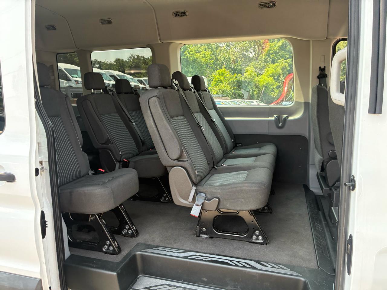 Ford Transit 350 Wagon Med. Roof XL w/Sliding Pass. 148-in. WB 2015