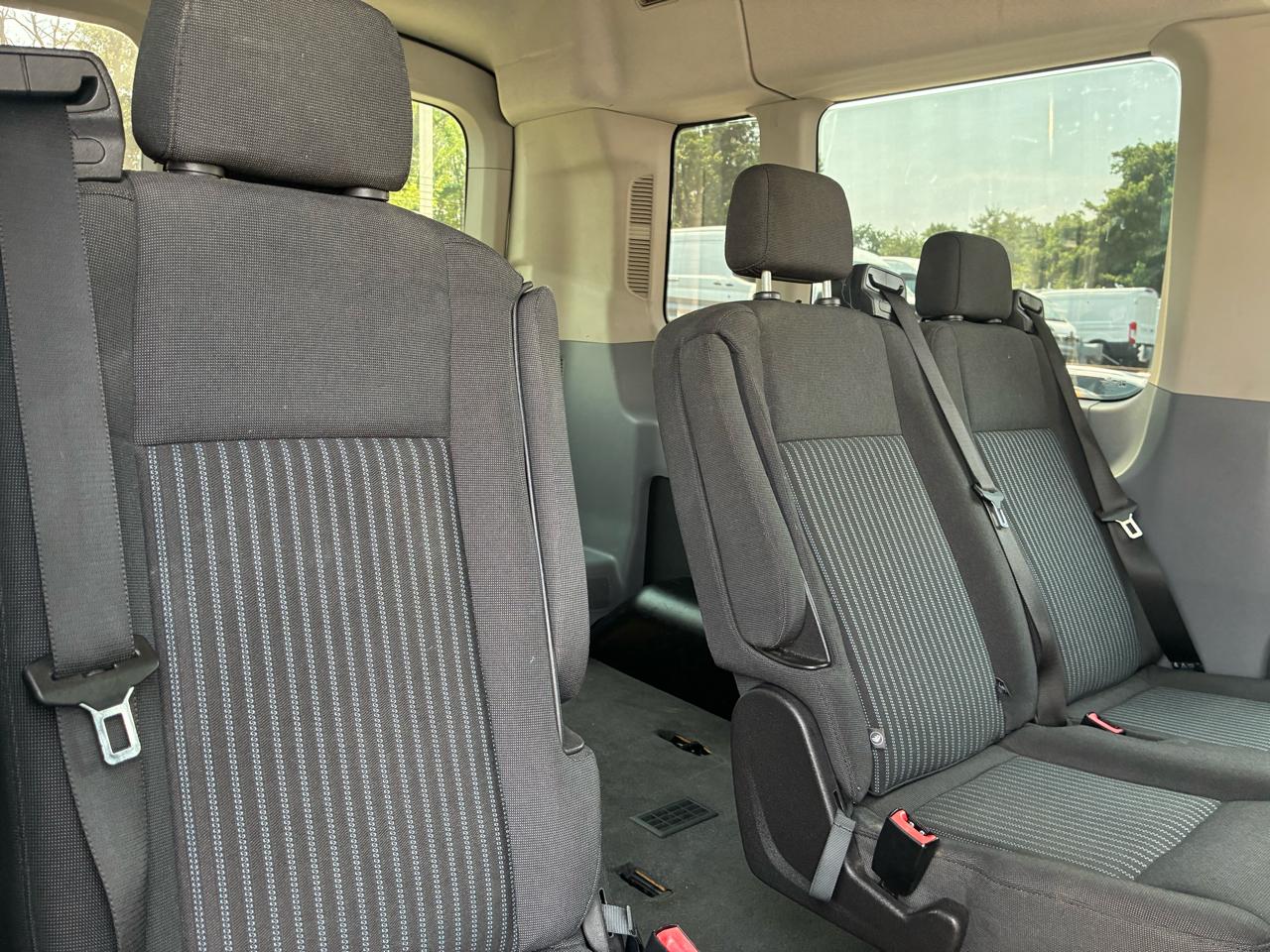 Ford Transit 350 Wagon Med. Roof XL w/Sliding Pass. 148-in. WB 2015
