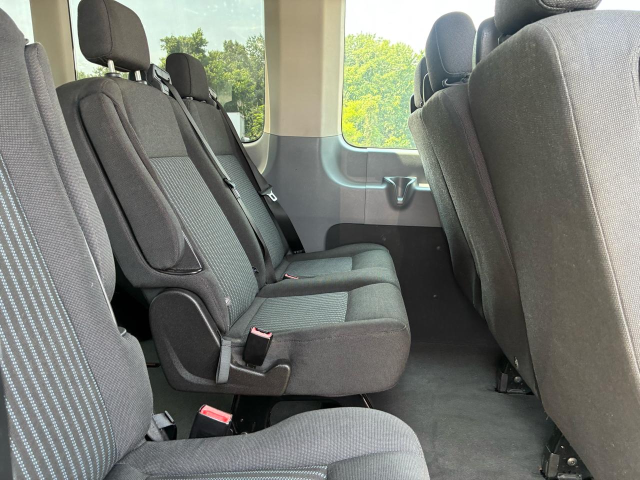 Ford Transit 350 Wagon Med. Roof XL w/Sliding Pass. 148-in. WB 2015