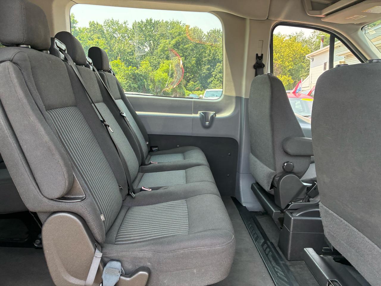Ford Transit 350 Wagon Med. Roof XL w/Sliding Pass. 148-in. WB 2015