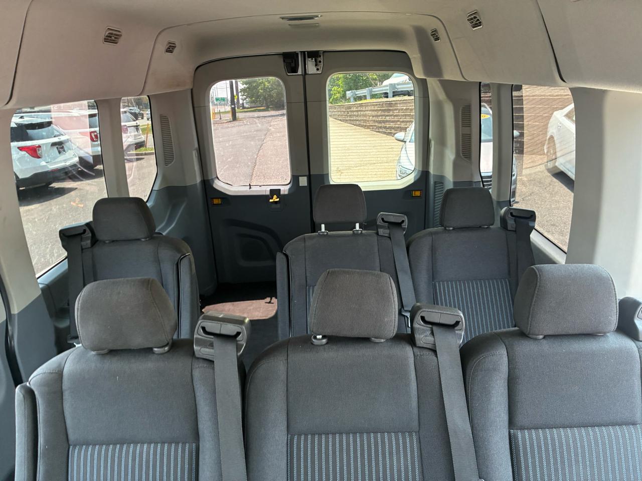 Ford Transit 350 Wagon Med. Roof XL w/Sliding Pass. 148-in. WB 2015