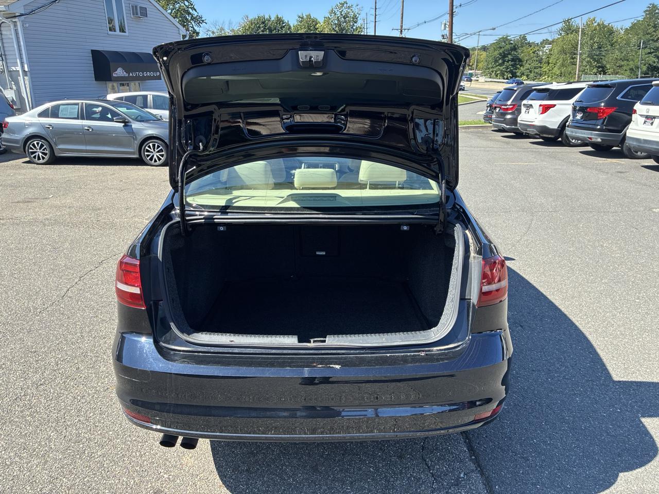 Volkswagen Jetta 1.4T SE 6A 2017