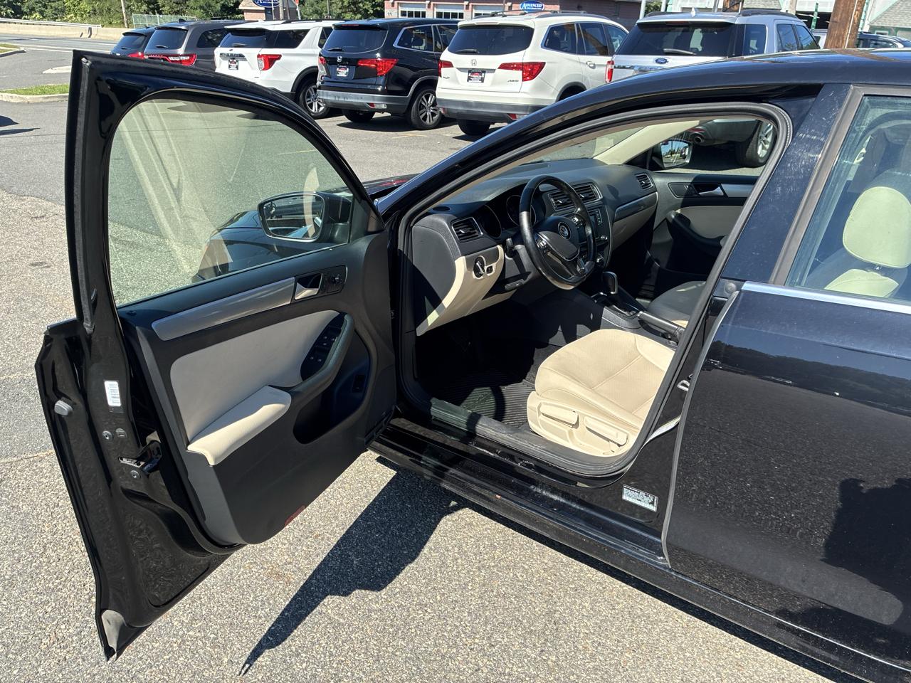 Volkswagen Jetta 1.4T SE 6A 2017