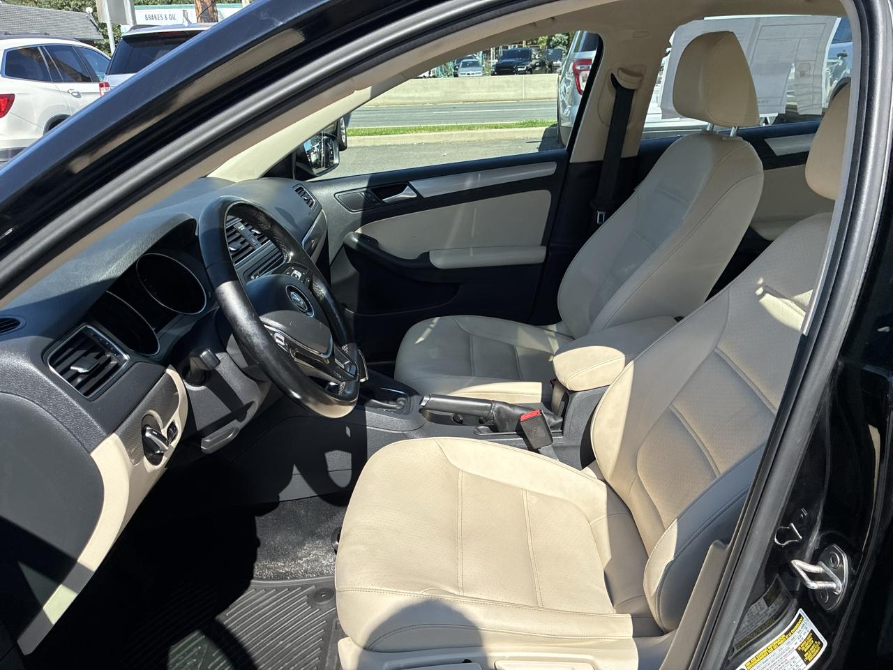 Volkswagen Jetta 1.4T SE 6A 2017