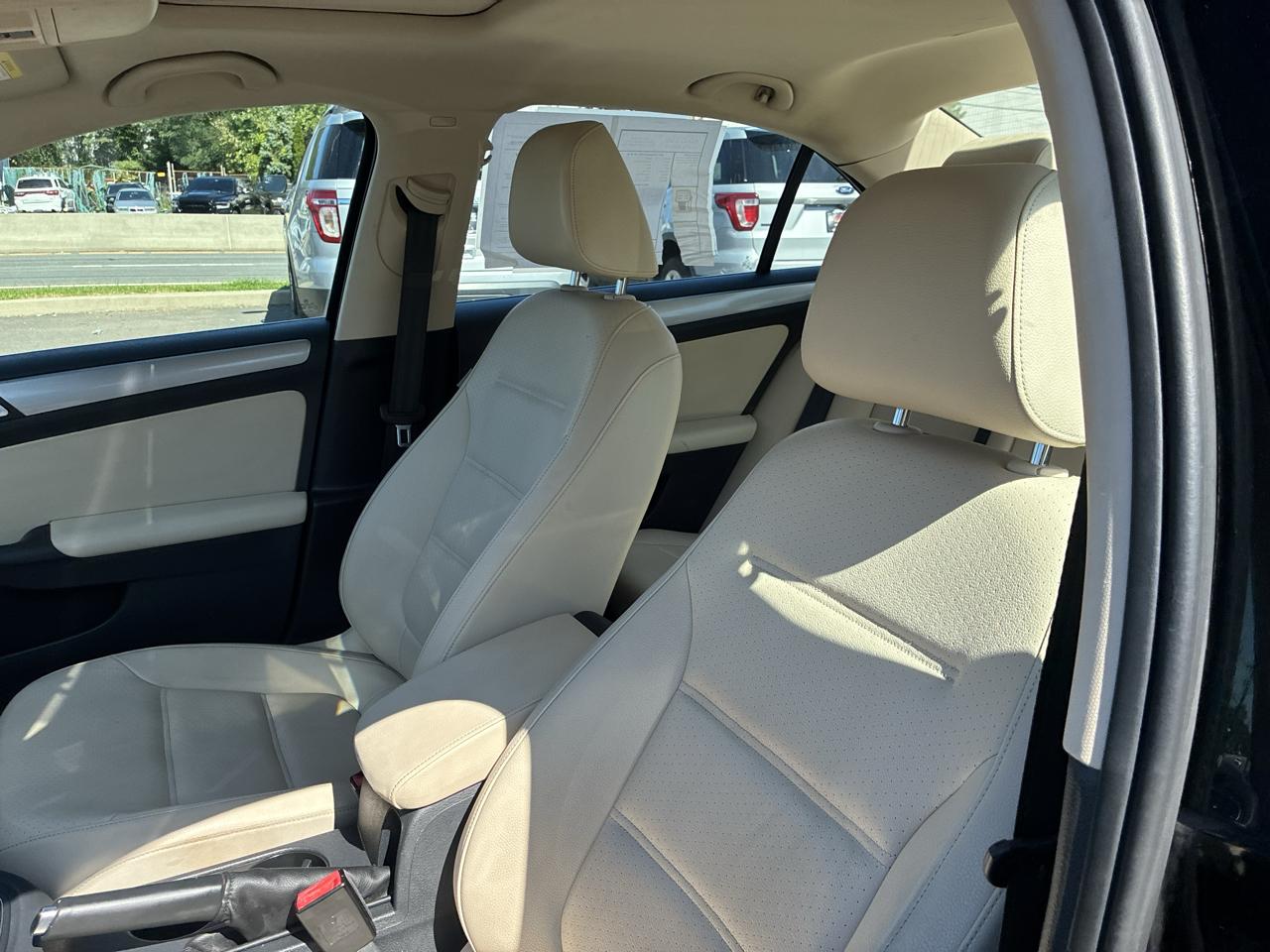 Volkswagen Jetta 1.4T SE 6A 2017