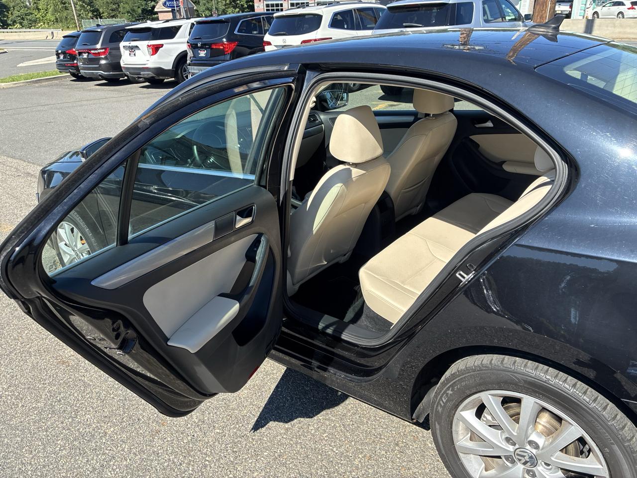 Volkswagen Jetta 1.4T SE 6A 2017