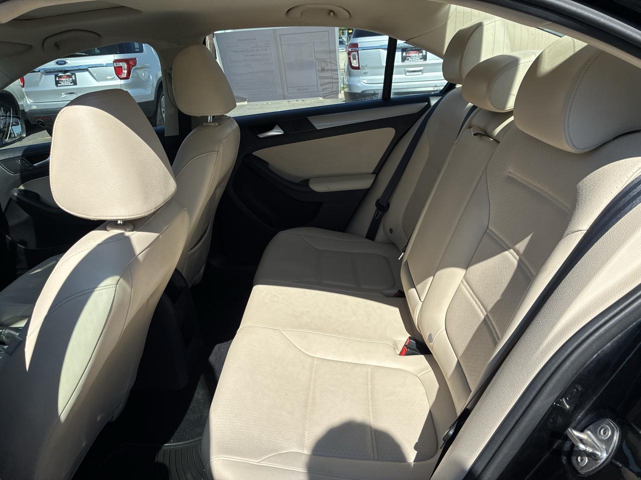 Volkswagen Jetta 1.4T SE 6A 2017