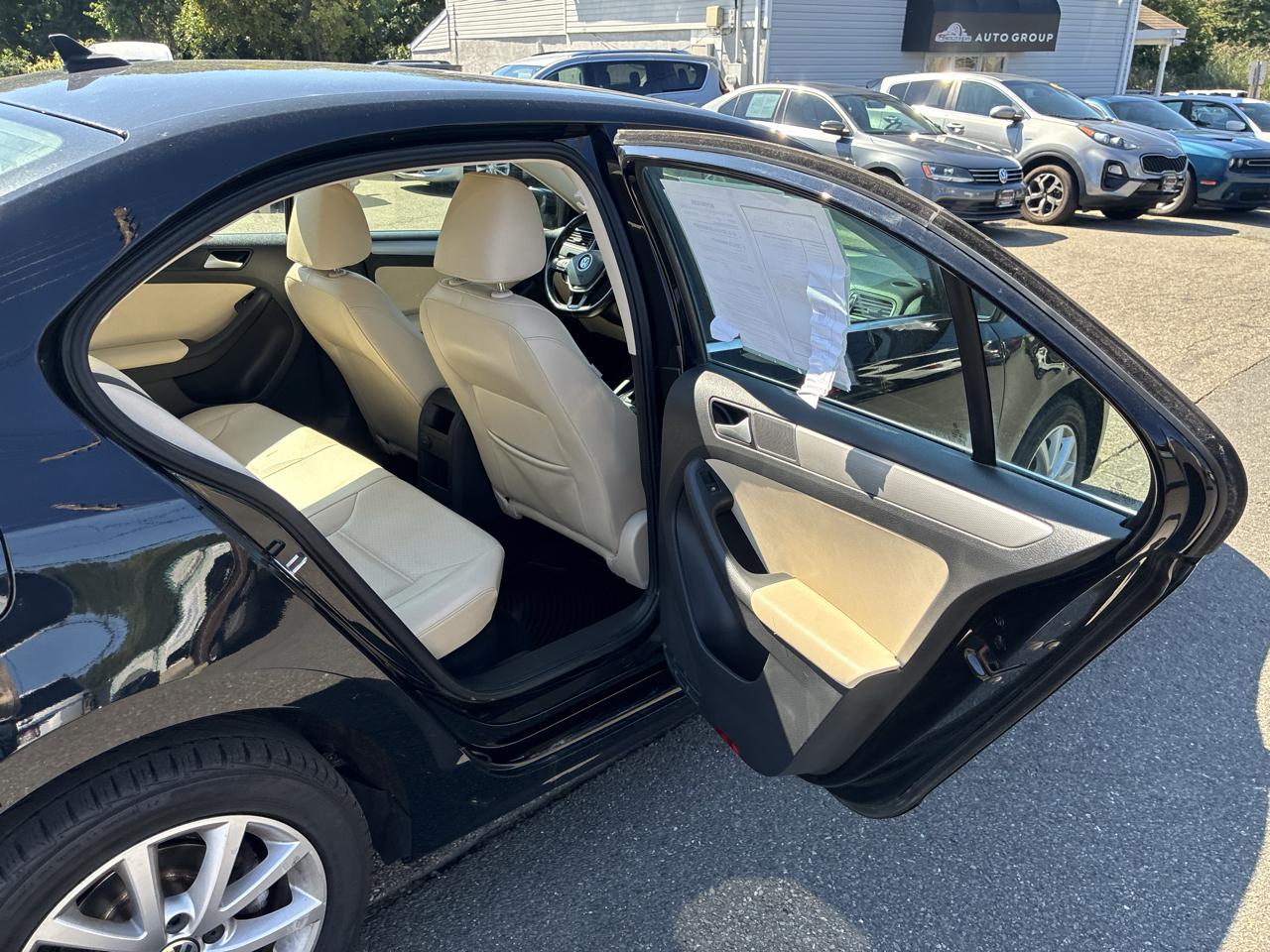 Volkswagen Jetta 1.4T SE 6A 2017