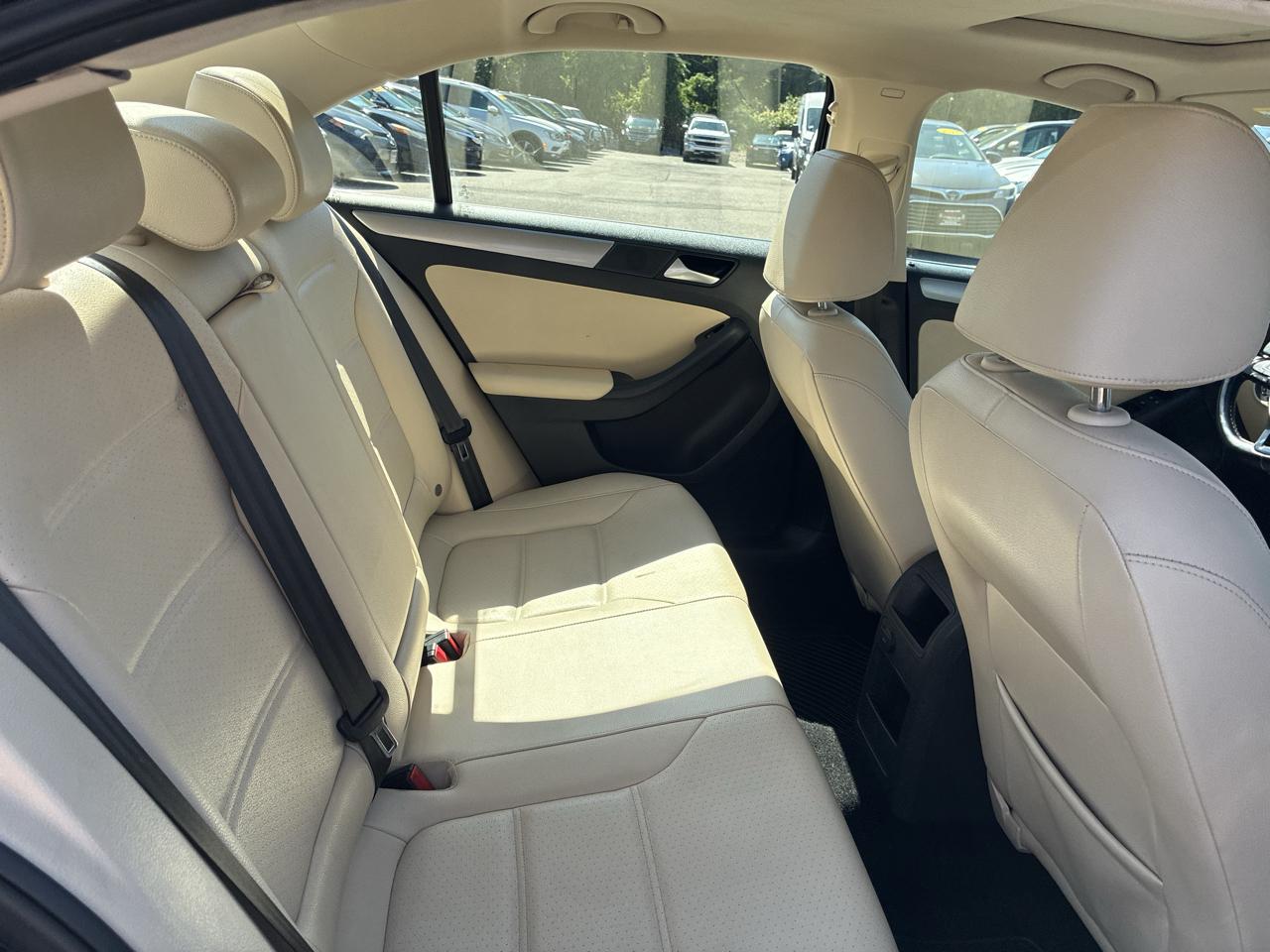 Volkswagen Jetta 1.4T SE 6A 2017