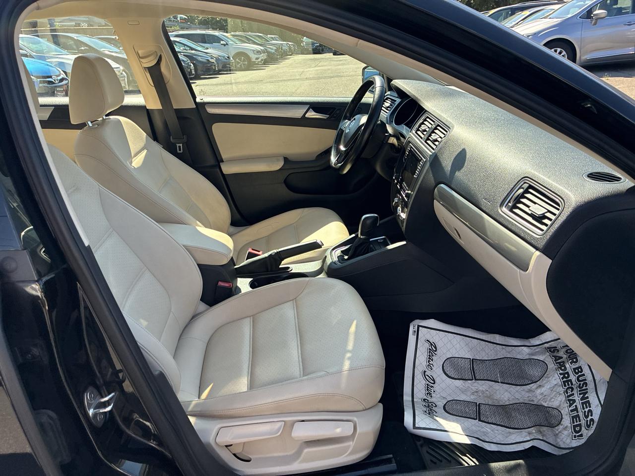 Volkswagen Jetta 1.4T SE 6A 2017