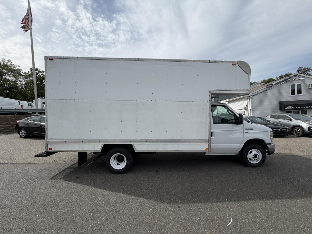 Ford Econoline E-350 Super Duty 2013