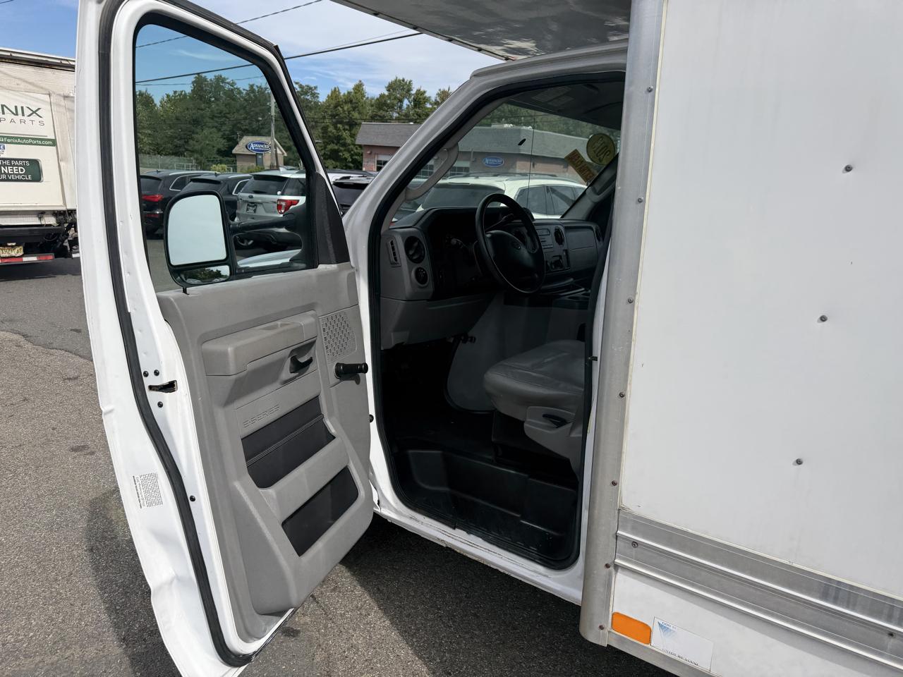 Ford Econoline E-350 Super Duty 2013